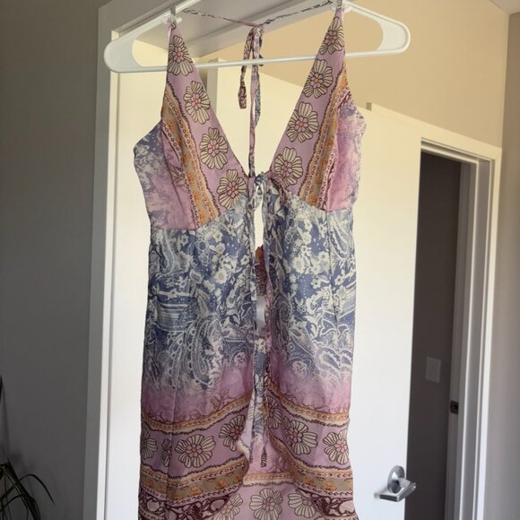 DISCONTINUED UO Catie Halter Split-Front Flyaway Tunic Top - Picture 2 of 3